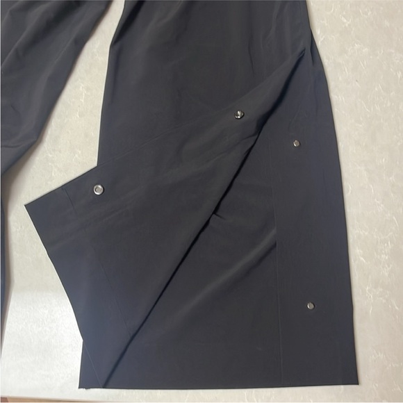 Navy blue Athleta tribeca pants. Excellent used condition. 16 hidden snap leg - Picture 3 of 8